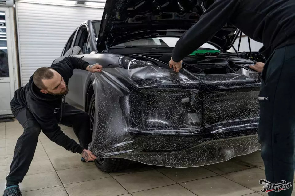 Porsche Cayenne GTS coupe. Оклейка кузова в матовый полиуретан и ламинация спойлера в карбон!